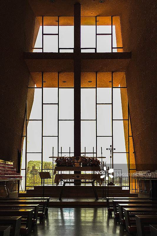 红岩圣十字教堂图片素材