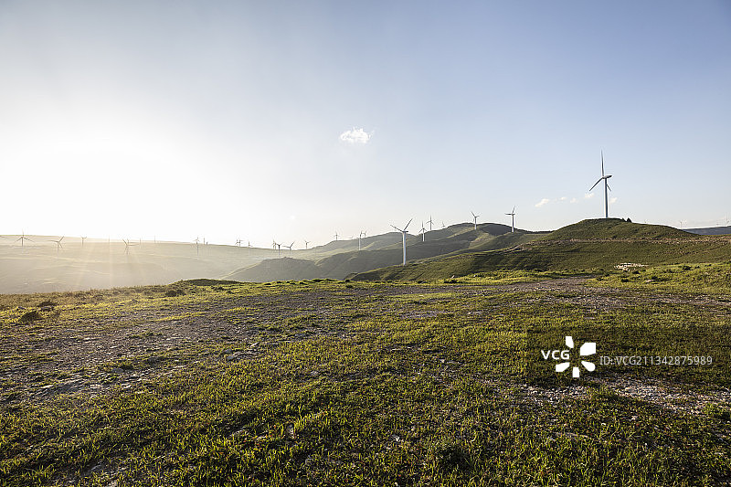 黄昏天空下草原自然风光图片素材