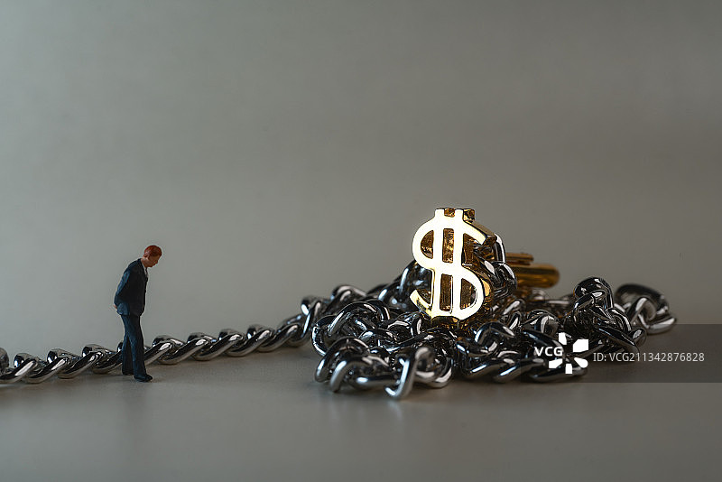 被锁链困住的金钱图片素材