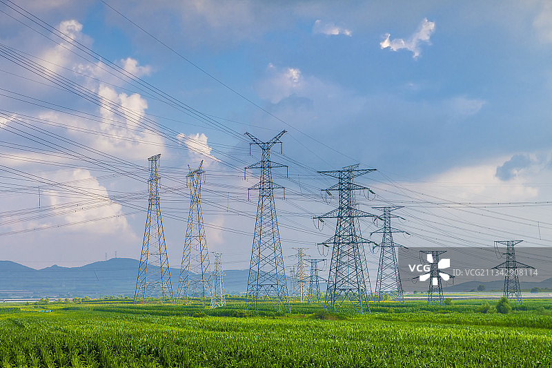 国家电网-高压输电线路-蓝天白云图片素材