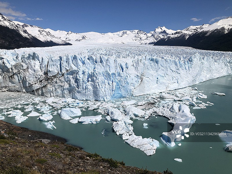 阿根廷圣克鲁斯省，阿根廷湖冰冻湖面的景色图片素材