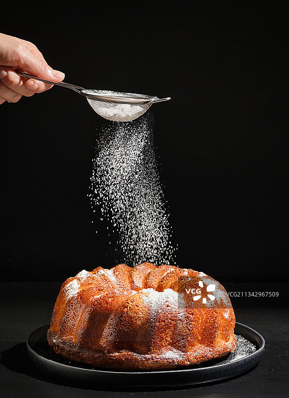 古格尔霍夫蛋糕上的糖粉图片素材