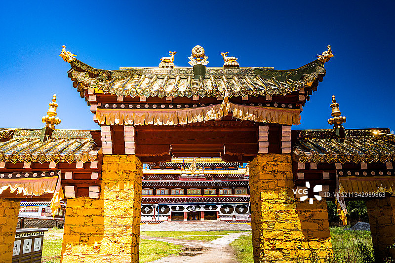 四川甘孜道孚县惠远寺的佛教建筑图片素材