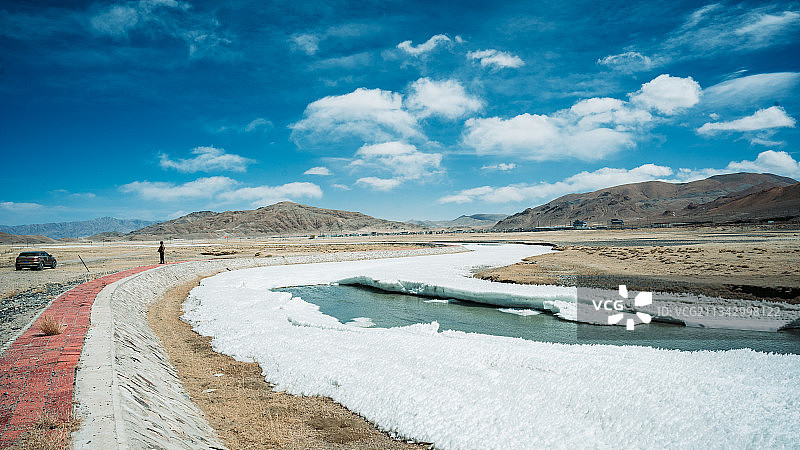 冰雪消融之时图片素材