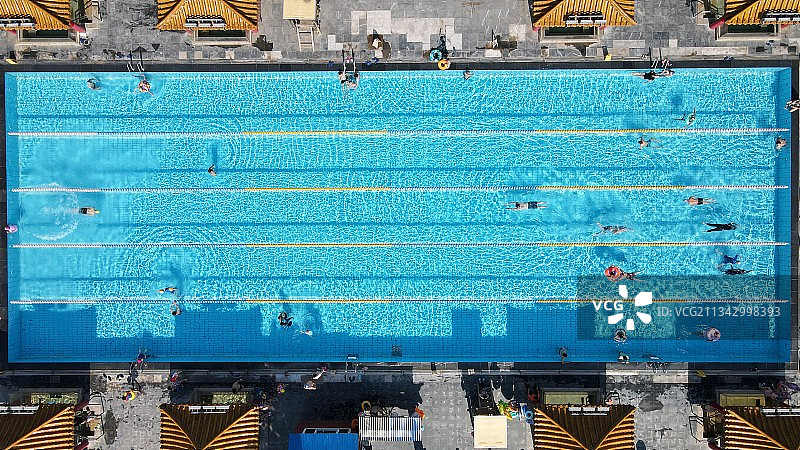 夏日游泳池图片素材