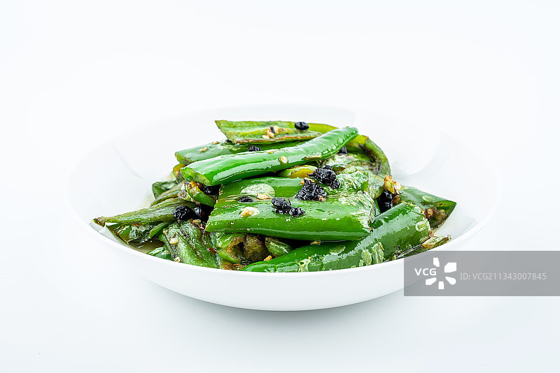 白背景上一碟家常菜豆豉虎皮青椒图片素材