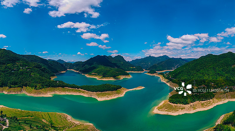 夏季的白龙江流域图片素材