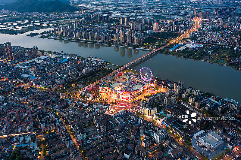 珠海斗门井岸大信摩天轮城市风光夜景航拍图片素材