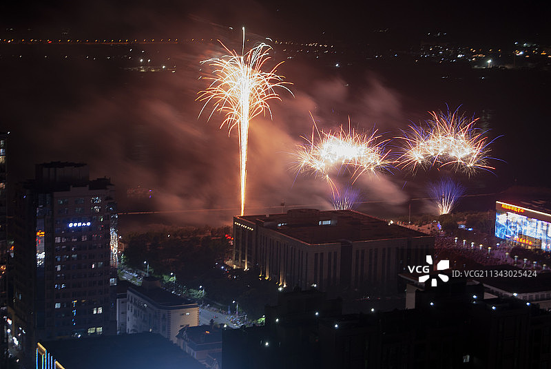 福建省福州市闽侯县市民广场烟花烟花秀图片素材