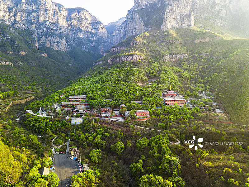 河南省焦作市修武县云台山风景区：万善寺景点春天户外风光航拍图片素材