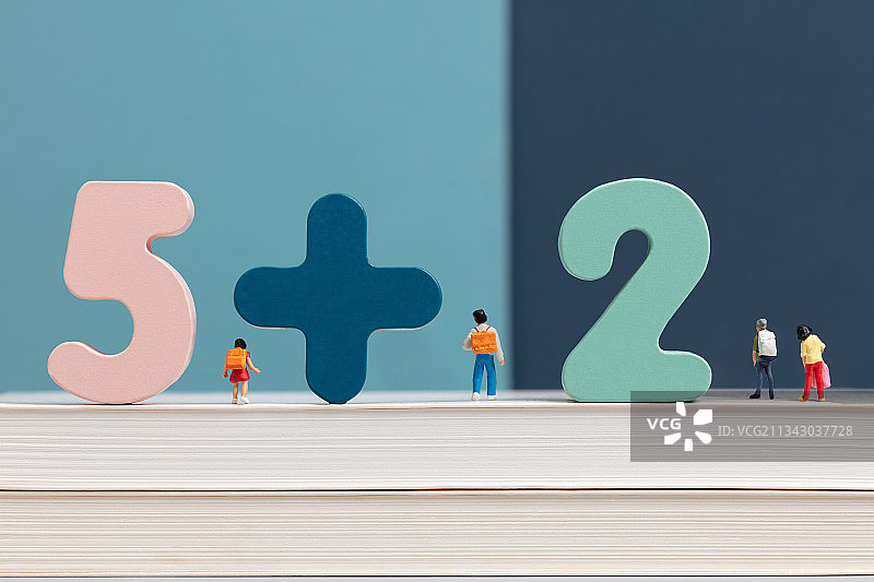 微缩创意中小学教育5加2模式课后服务托管图片素材