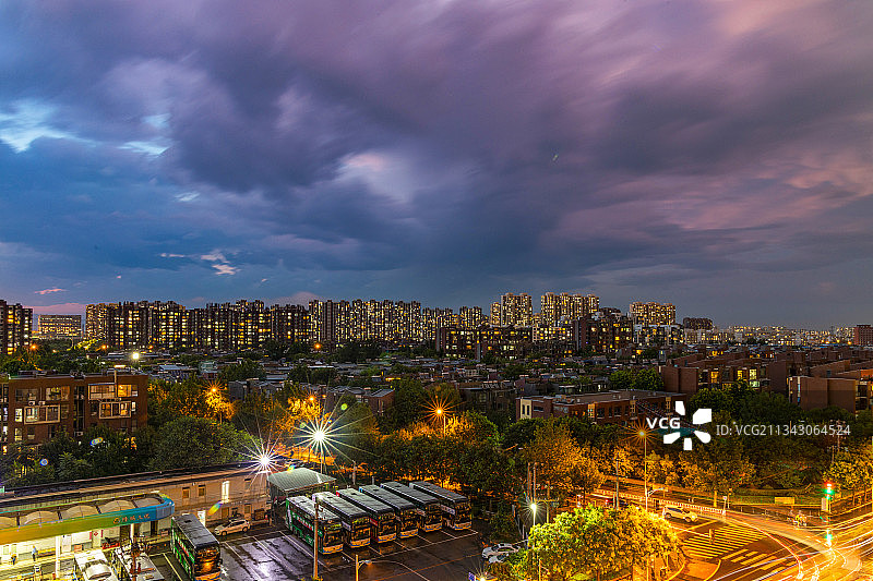 北京西二旗领秀硅谷昌平龙域中心雨后火烧云之四图片素材