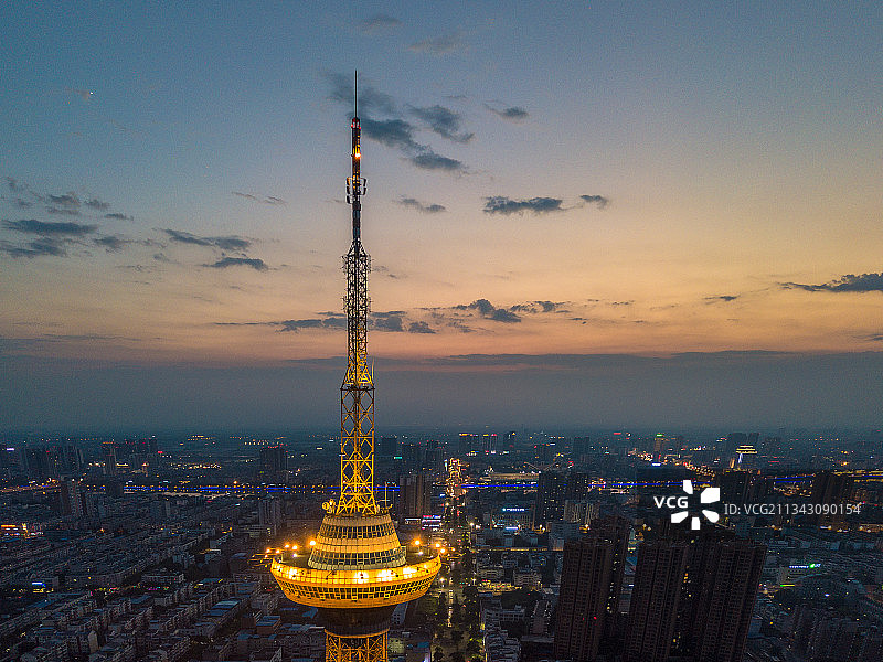 四川省德阳市电视塔与城市夜景图片素材