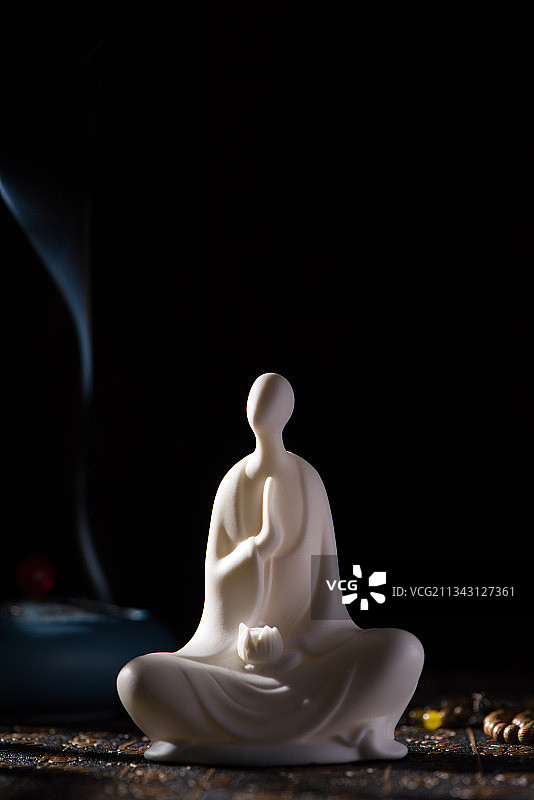 禅意佛像摆件图片素材
