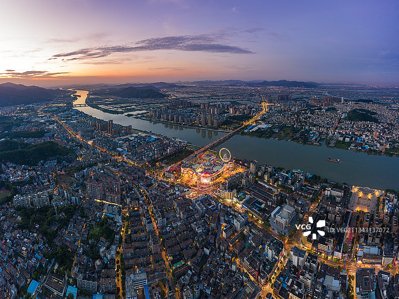 广东省珠海井岸大信摩天轮城市风光夜景全景航拍图片素材
