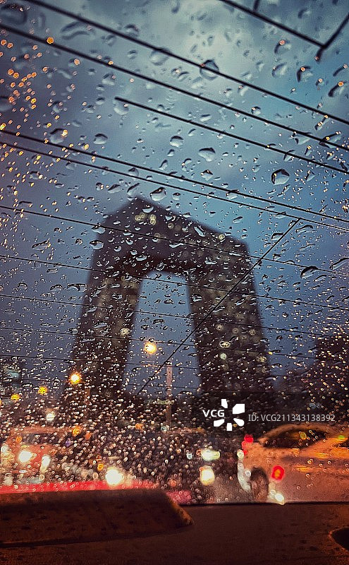 雨中的CCTV图片素材