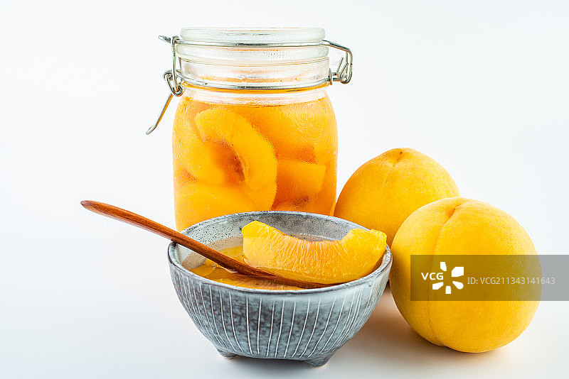 夏季美食冰冻黄桃罐头图片素材