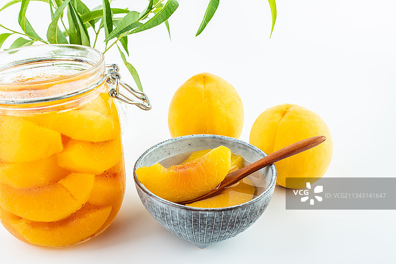夏季美食冰冻黄桃罐头图片素材