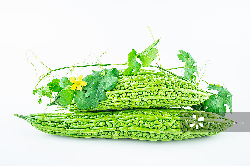 白背景上的新鲜苦瓜图片素材
