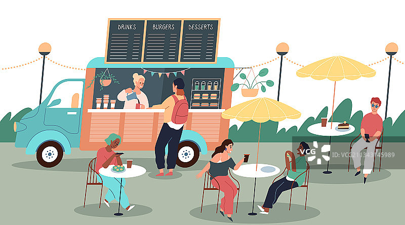 人们在夏季品尝街头美食图片素材