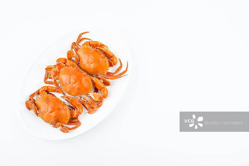 白背景上一碟美味清蒸膏蟹图片素材