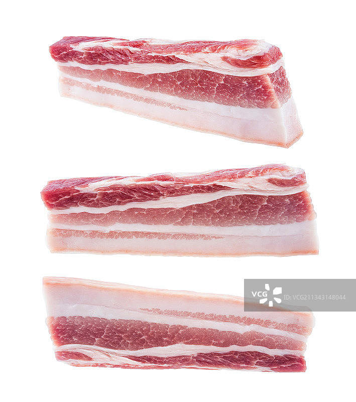 白背景上的新鲜猪肉五花肉图片素材