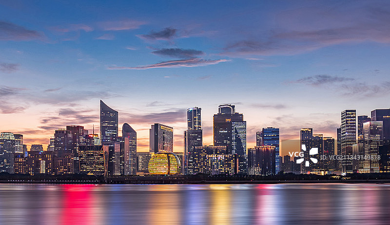 杭州夜晚城市建筑外部风景图片素材