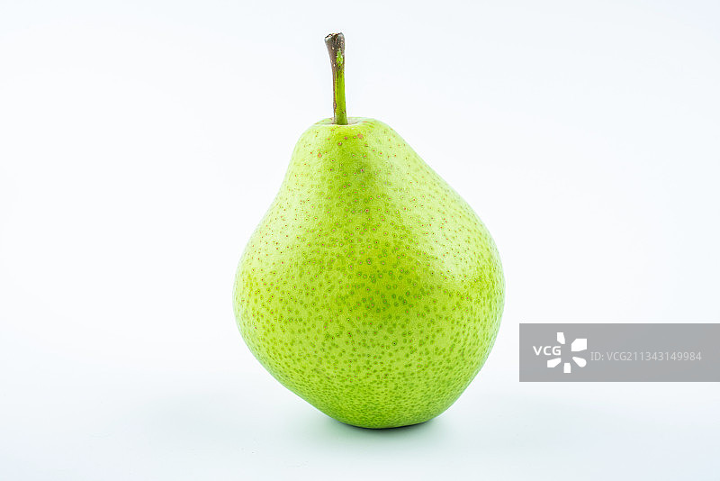 白背景上一个新鲜香酥梨图片素材