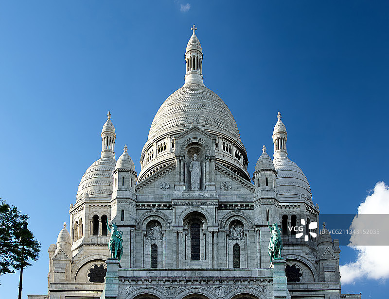 法国首都巴黎，法国圣心大教堂，圣心堂，蒙马特高地图片素材