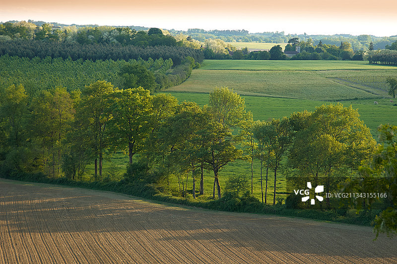 法国热尔省，欧兹市，法国，西班牙，国界线，田园风光，人间天堂图片素材