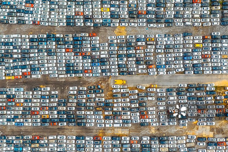 河南郑州汽车坟场户外航拍正上方视角图片素材