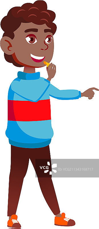 吃薯条零食的非洲卡通男孩图片素材