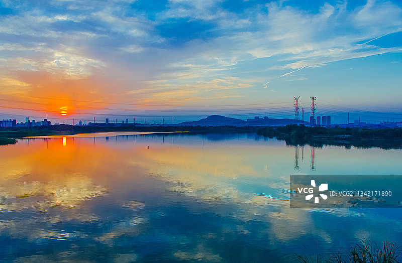 凤鸣湖水天一色图片素材