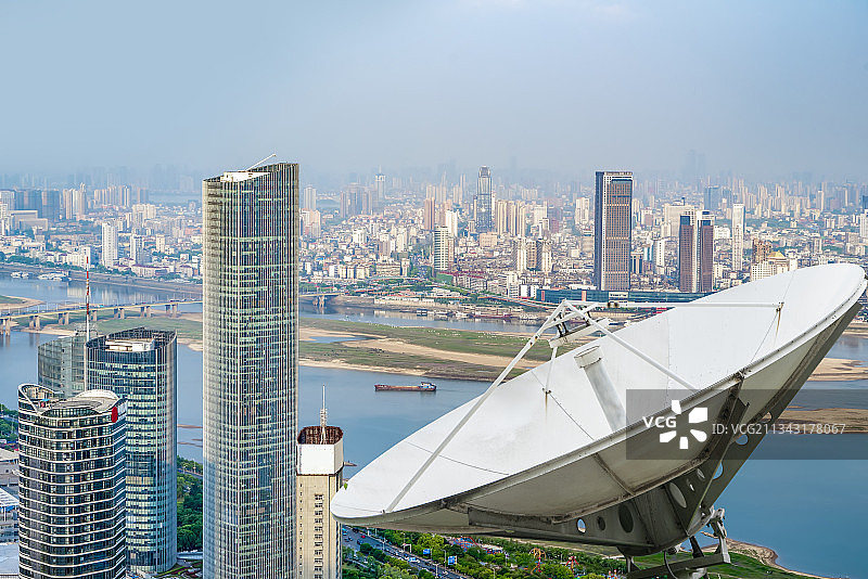 信号接收器和城市建筑图片素材