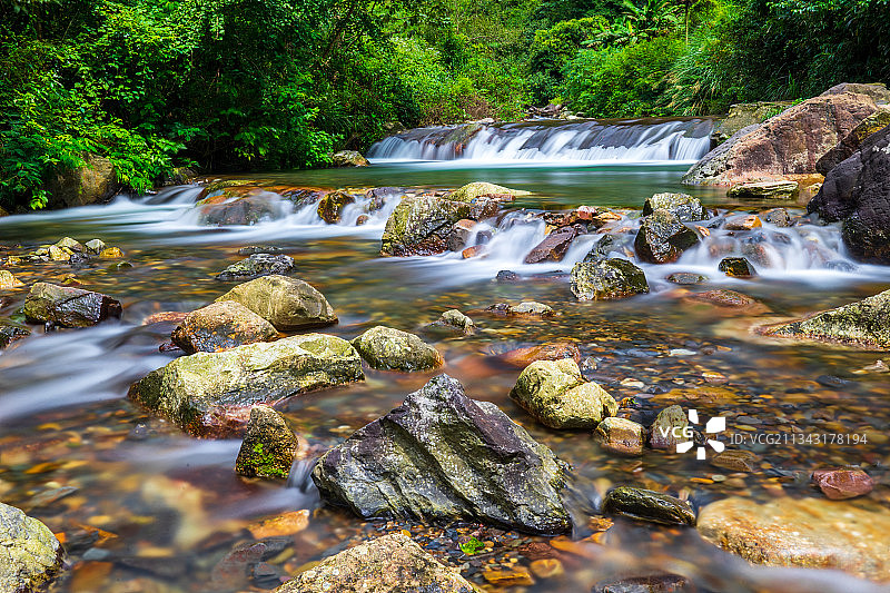 清泉石上流图片素材