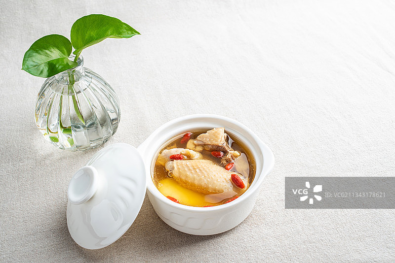 传统滋补汤枸杞炖鸡汤图片素材