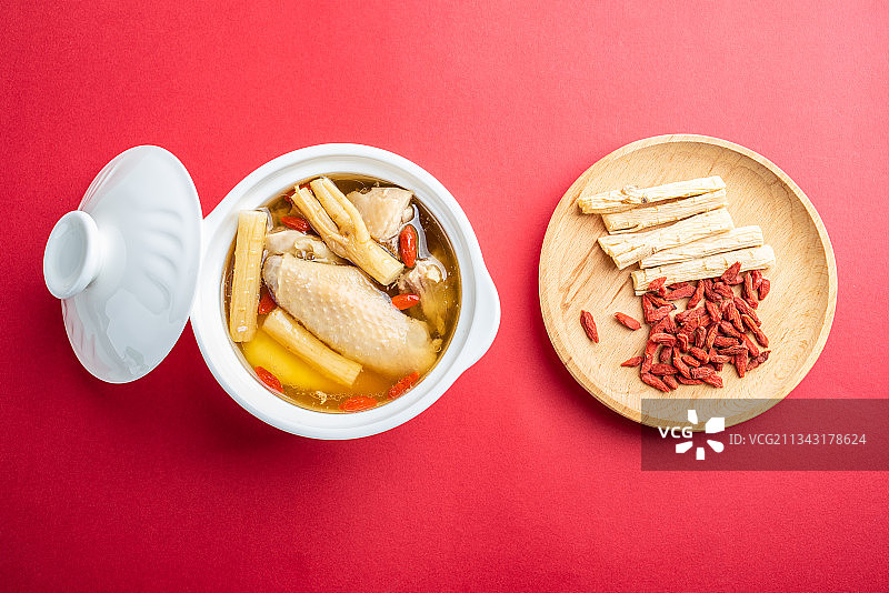 传统滋补汤党参枸杞炖鸡汤图片素材