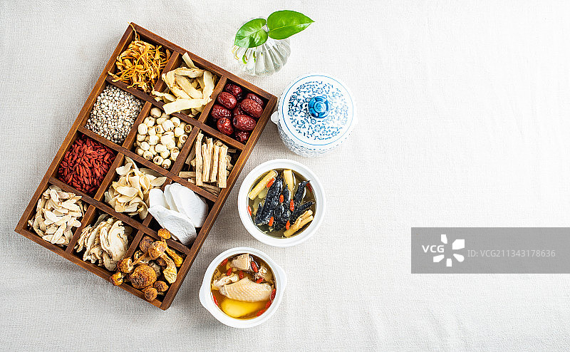 传统滋补汤炖鸡汤图片素材