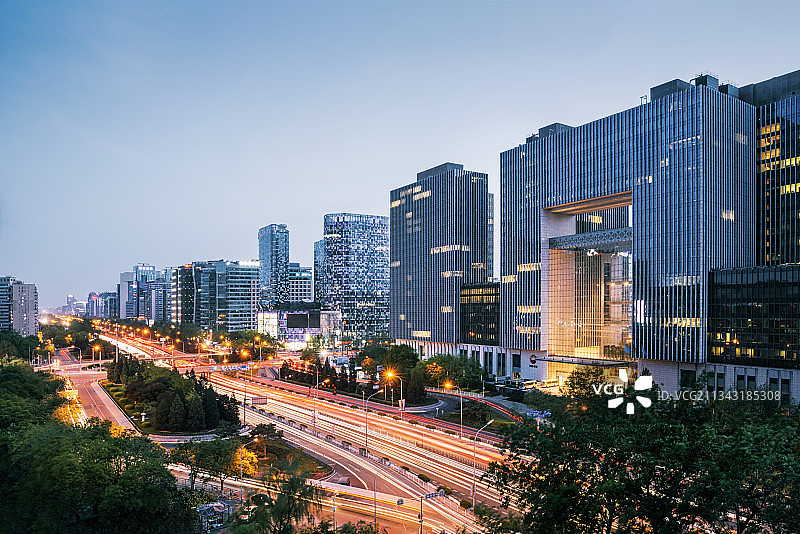 夜色中的东直门图片素材