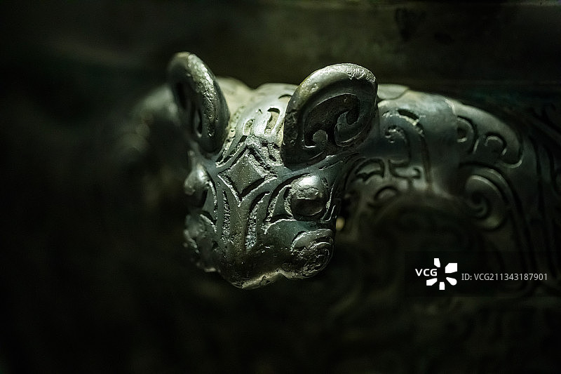中国国家博物馆龙虎纹青铜尊局部特写商后期1957年安徽阜南出图片素材
