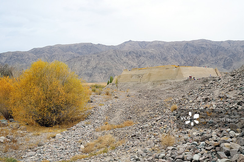 秋天帕米尔塔什库尔干石头城图片素材