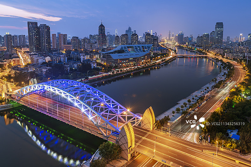 日落后的国泰桥图片素材