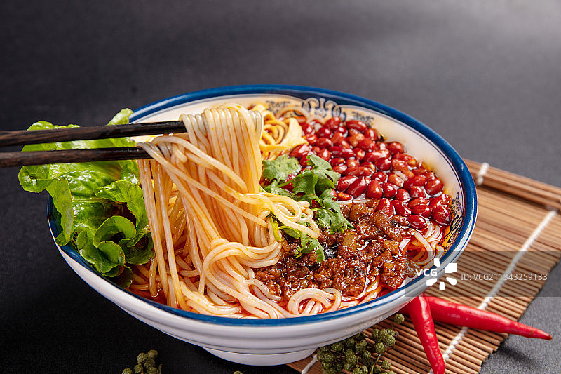 猪肉臊子米粉图片素材