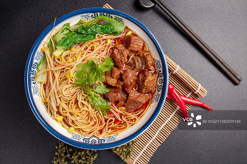 牛肉牛腩面图片素材