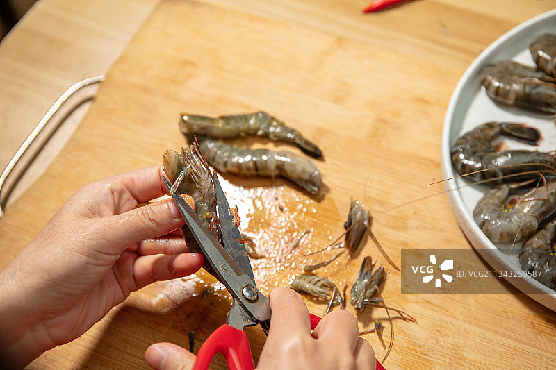 剪刀制作基围虾图片素材