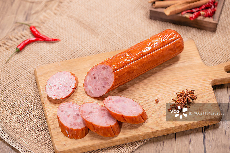 中国传统美食八珍熟食五香俄式红肠图片素材