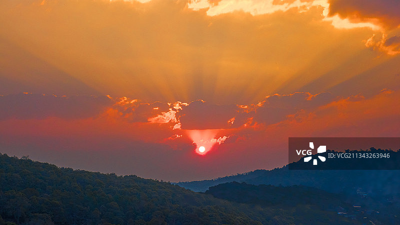 勐梭龙潭日出图片素材