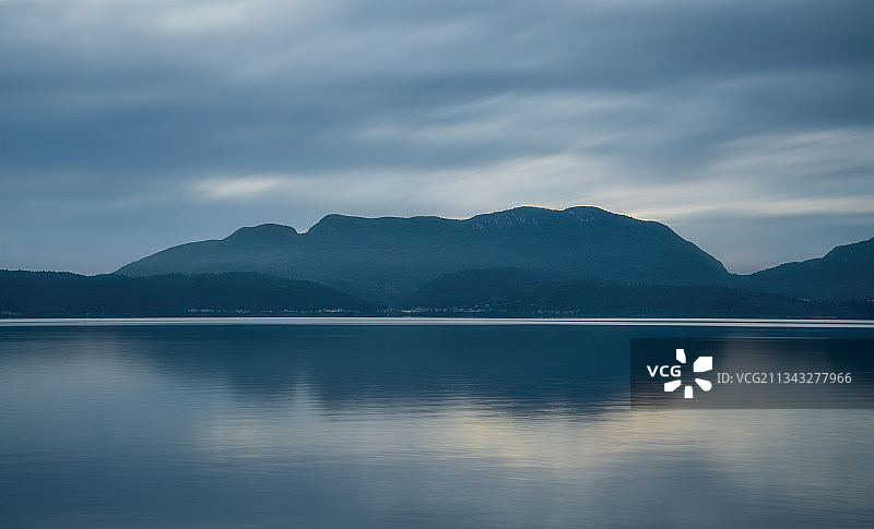 湖边远眺图片素材