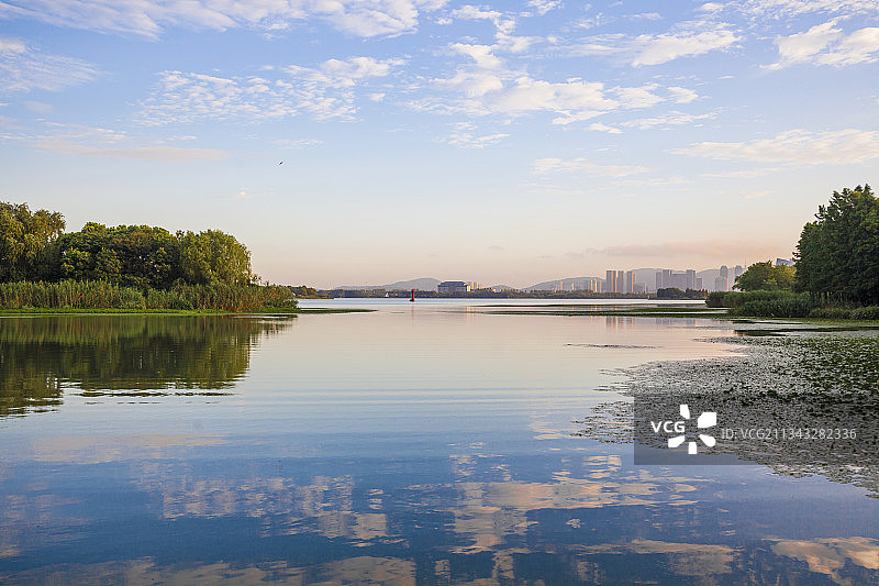 太湖与城市图片素材