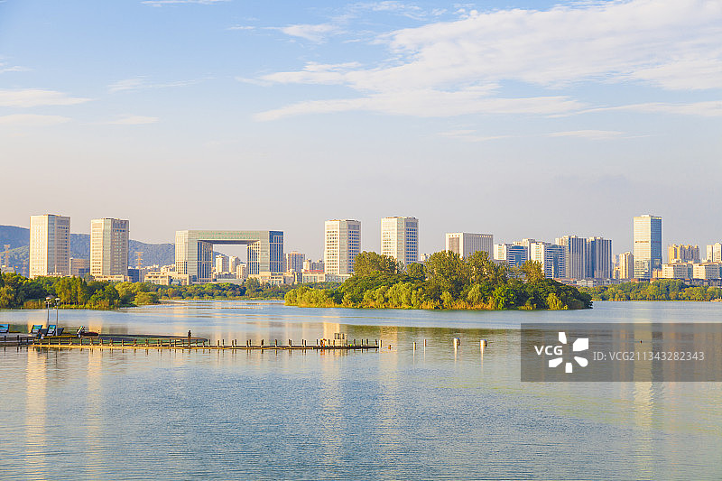 太湖与城市图片素材
